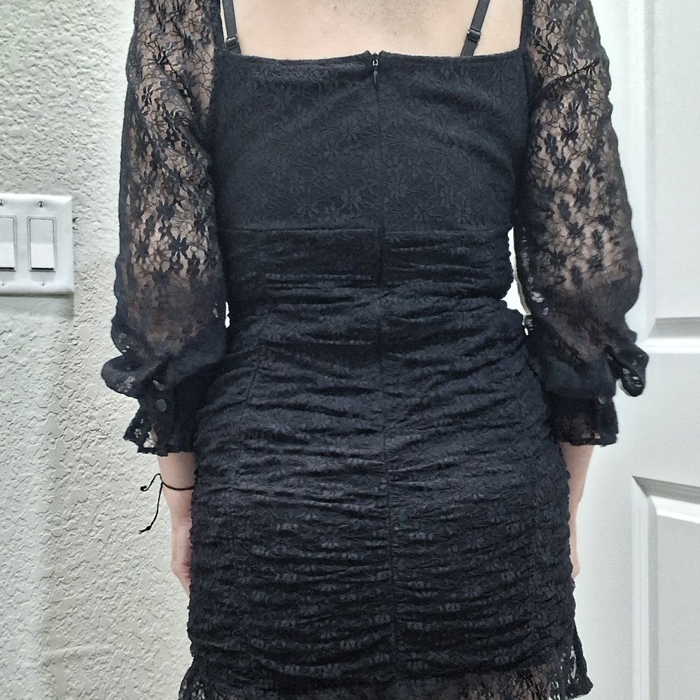 Elegant Black Lace Dress - Picture 4 of 5